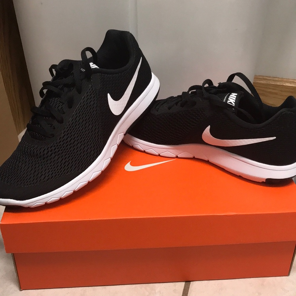 Nike Women’s Flex Experience RN